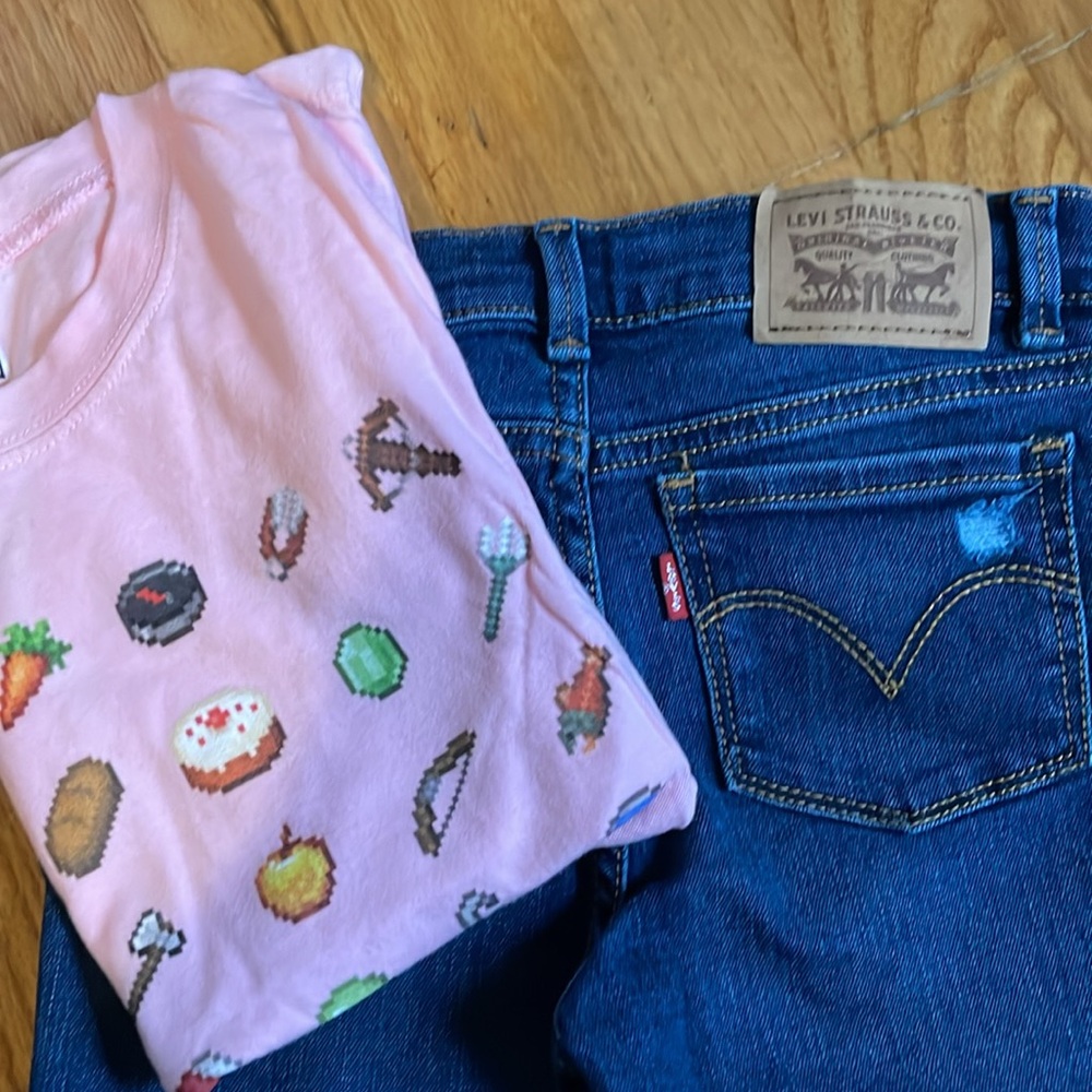 (LAST CHANCE DONATING 4/20)Pink Minecraft T-Shirt and Levis Jeans Set